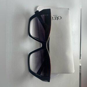 Elegant Black Oversized Sunglasses